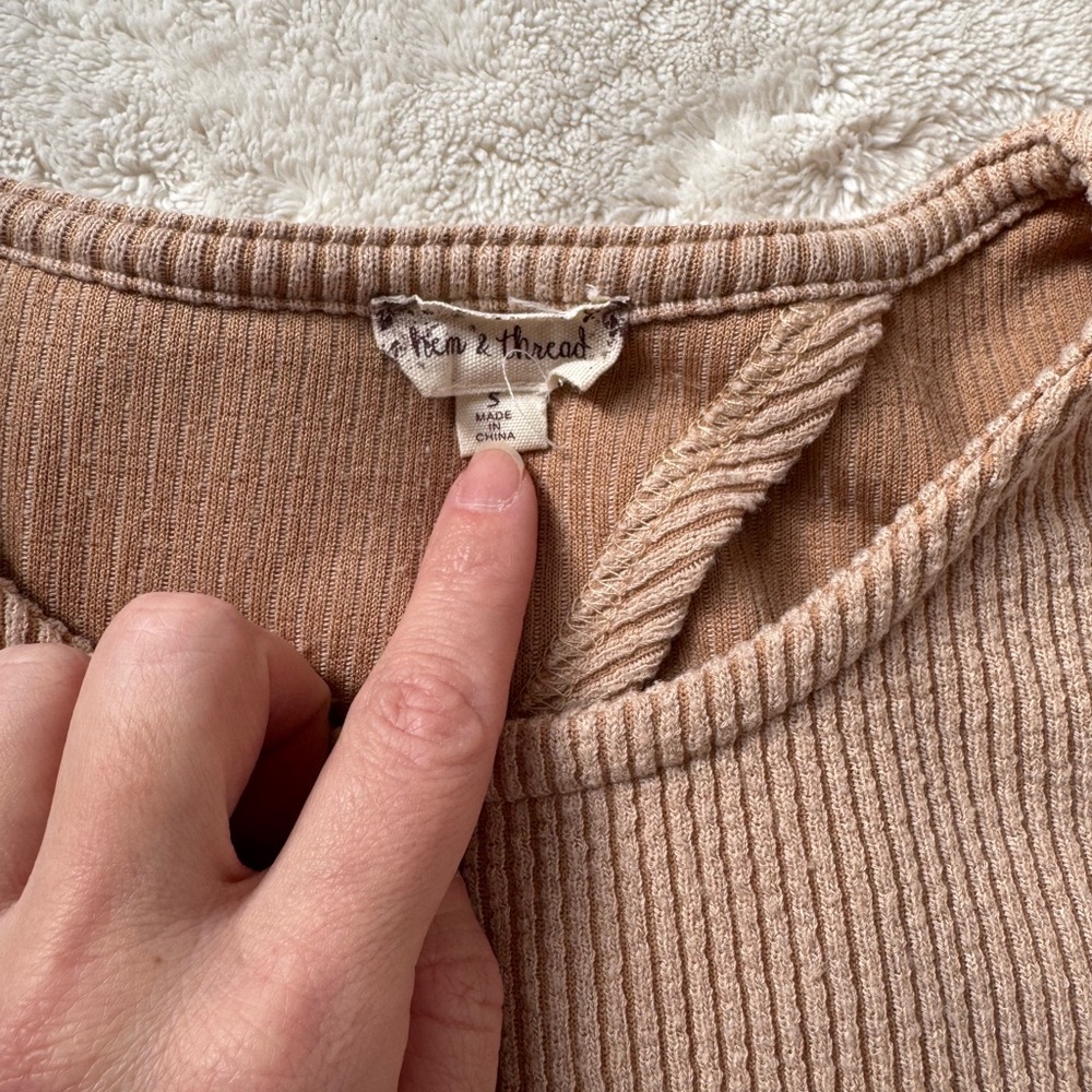Hem & Thread Tan Ribbed Tie-Back Crop Top - Picture 3 of 3